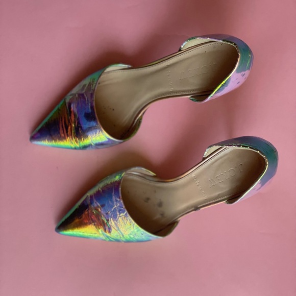 J CREW heels with pointy toe and fabulous holographic design. - Picture 2 of 4